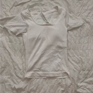 Padded lulu-lemon ribbed tee (4) never worn